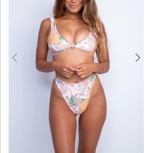 Statue Antigua bikini set